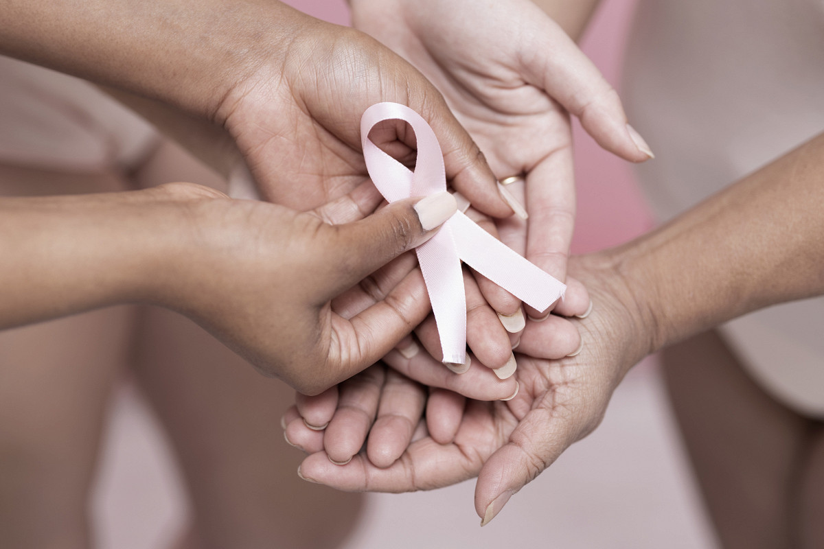 АфишаDaily: В России стартовала акция «Розовый октябрь» в поддержку женщин с раком груди